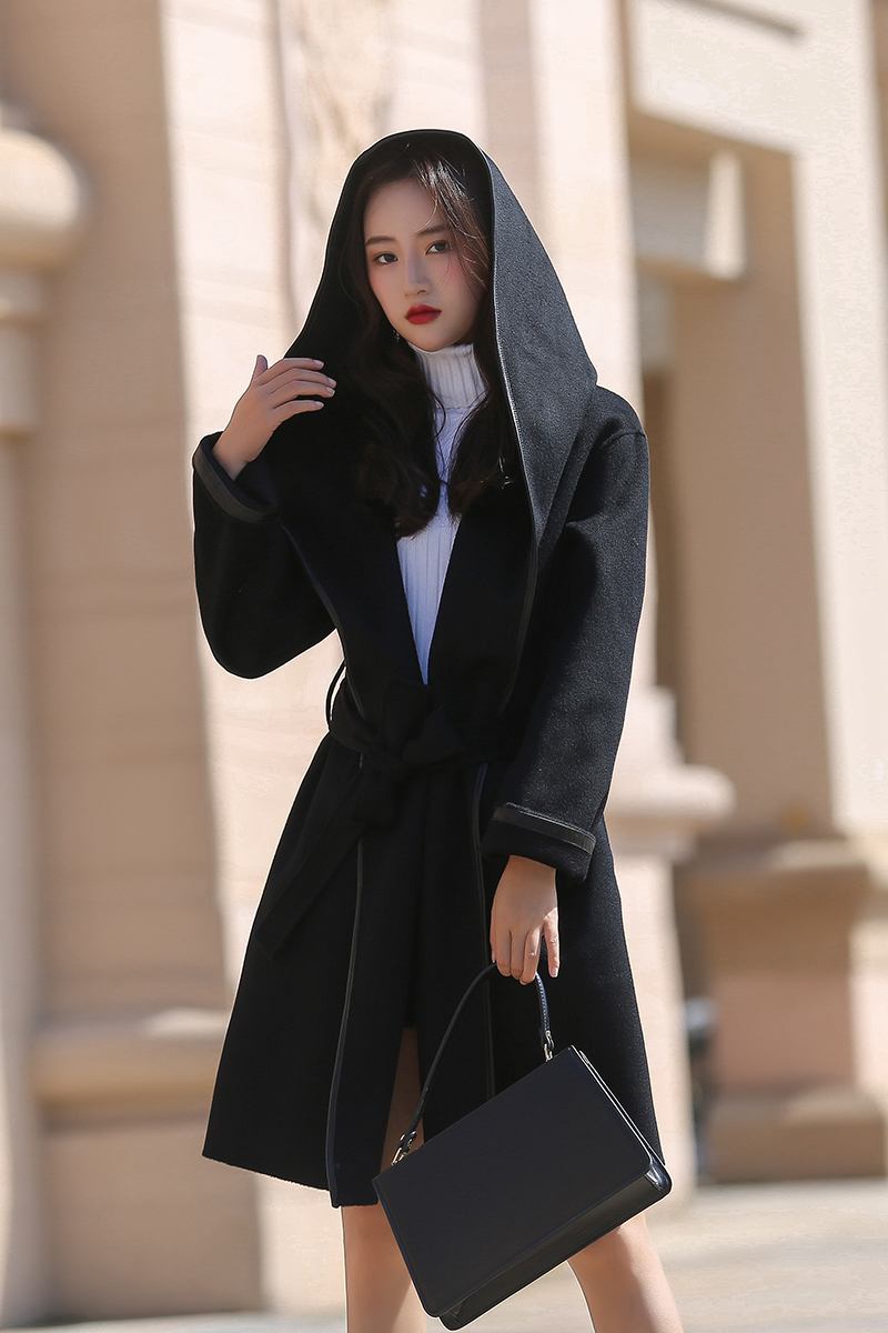 星空体育app官方下载:冬天羊绒大衣盛行10款裤子调配引荐引领时髦潮流。